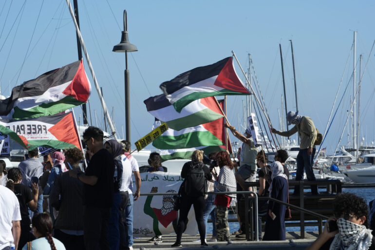 Anti-israelske Sanchez nægter at lade Mærsk-skibe anløbe på grund af mistanke om våben til Israel