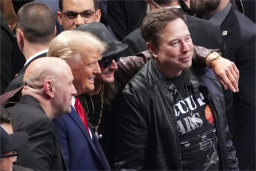 Musk lugter til Infowars