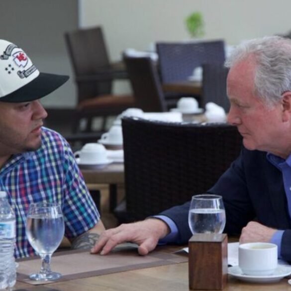 Chris Van Hollen mødte en deporteret kriminel i El Salvador