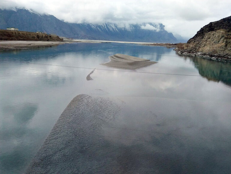 Indus er Pakistans længste flod. Den har sit udspring på det tibetanske plateau og løber gennem Indien, før den løber ud i Pakistan. Foto: ShamsMajeedi CC BY-SA 4.0