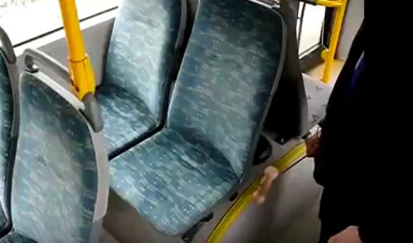 Den Korte Avis | 16-årig dreng sad i bussen med en 20-årig kvinde – men menneskesmugleren havde ikke held med sig