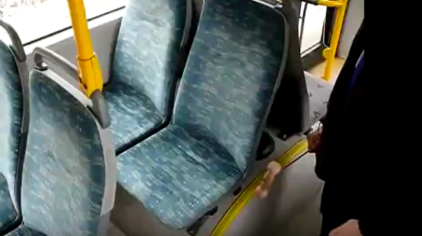 Den Korte Avis | 16-årig dreng sad i bussen med en 20-årig kvinde – men menneskesmugleren havde ikke held med sig