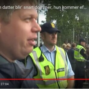 Den Korte Avis | Første dom efter Koranloven: Rasmus Paludan og en medhjælper er hver idømt en bøde på 10.000 kroner for at have skændet en Koran under Folkemødet