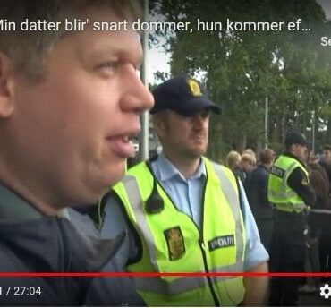 Den Korte Avis | Første dom efter Koranloven: Rasmus Paludan og en medhjælper er hver idømt en bøde på 10.000 kroner for at have skændet en Koran under Folkemødet
