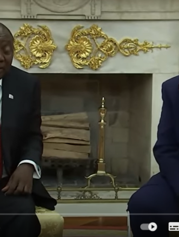 Den Korte Avis | Her er baggrunden for, at Donald Trump siger, at der i Sydafrika foregår massedrab på hvide farmere