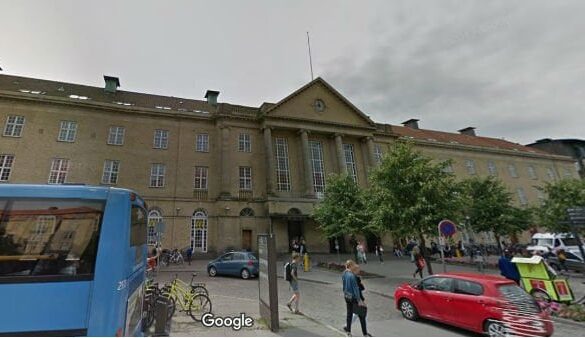 Den Korte Avis | Knivdrama på banegården i Aarhus: En 23 mand overfaldet og stukket i halsen med en kniv