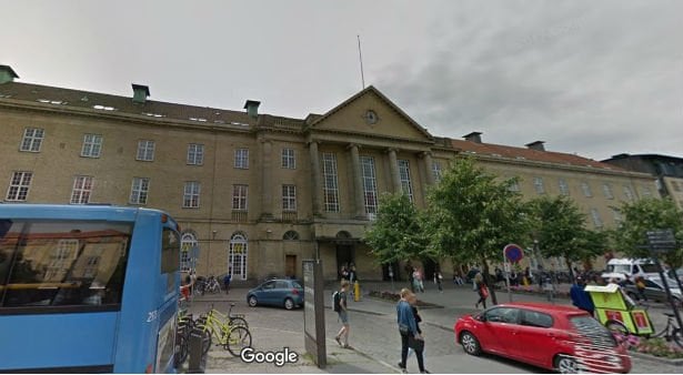 Den Korte Avis | Knivdrama på banegården i Aarhus: En 23 mand overfaldet og stukket i halsen med en kniv