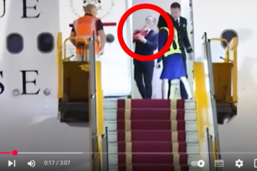 Den Korte Avis | Video gået viral: Blev Macron slået af sin kone på vej ud af flyet i Hanoi?