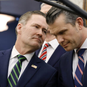 Mike Waltz er ude