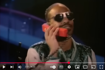 Stewie Wonder fylder 75 år – hør ham synge “I Just Called To Say I Love You”