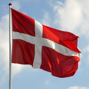 Danmark runder 6 millioner trods faldende fødselstal