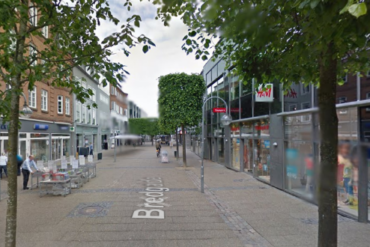 Den Korte Avis | Efter drabsforsøg på 16-årig dreng i Herning: Nu er to af de mistænkte bag lås og slå i udlandet – den ene i Holland og den anden i Tyskland