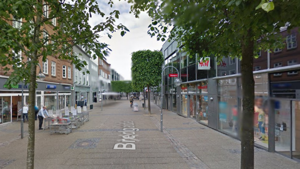 Den Korte Avis | Efter drabsforsøg på 16-årig dreng i Herning: Nu er to af de mistænkte bag lås og slå i udlandet – den ene i Holland og den anden i Tyskland
