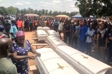 Den Korte Avis | Medens Isam B synger så smukt om islam, myrder hans trosfæller ude i verden løs på kristne – i juni i et stort blodbad i Nigeria