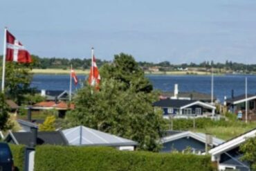 Den Korte Avis | Politiet eftersøger bevæbnet hollænder, der har boet i et sommerhus på Als – han sættes i forbindelse med frihedsberøvelse i Holland