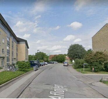 Den Korte Avis | Amok i Brønshøj: Bevæbnet med knive og en machete forskansede en 49-årig mand sig i et døgn med seks børn i en lejlighed