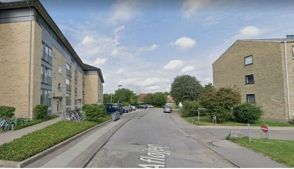 Den Korte Avis | Amok i Brønshøj: Bevæbnet med knive og en machete forskansede en 49-årig mand sig i et døgn med seks børn i en lejlighed
