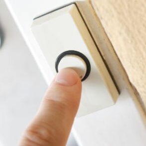 Den Korte Avis | De sagde, de var fra politiet og slap afsted med flere tusinde kroner, fordi de ældre stolede på dem