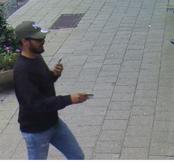 Den Korte Avis | Han sagde, han var ‘fra banken’ og svindlede flere ældre – nu efterlyser politiet denne mellemøstlige mand