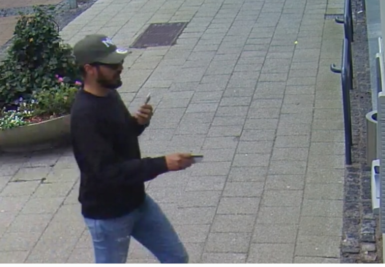 Den Korte Avis | Han sagde, han var ‘fra banken’ og svindlede flere ældre – nu efterlyser politiet denne mellemøstlige mand