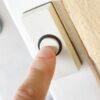 Den Korte Avis | Iført høje hæle og falsk pelsjakke gav en kvinde med accent sig ud for at være hjemmehjælper