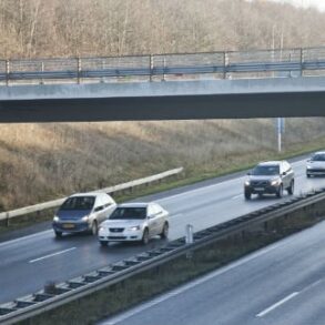 Den Korte Avis | Køler mod køler – politiet tog utraditionelle metoder i brug for at stoppe en spøgelsesbilist på den sønderjyske motorvej
