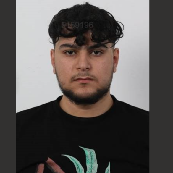 Den Korte Avis | Politiet efterlyser Wafik og Mohamad – de er begge mistænkt for drabsforsøg under en biljagt på Nordjyske Motorvej