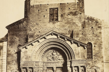 Fasaden av St. Trophime i Arles (1851).