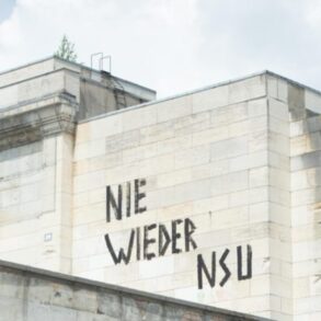 Nie wieder? – Snaphanen.dk