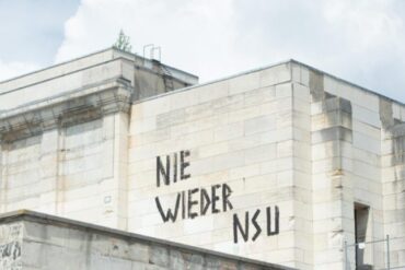 Nie wieder? – Snaphanen.dk