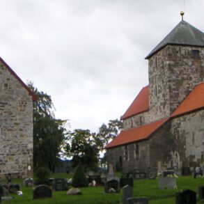Søsterkirkene på Granavollen.