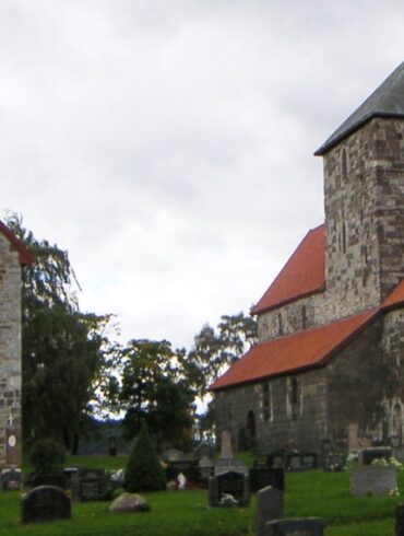 Søsterkirkene på Granavollen.