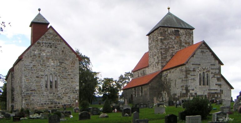 Søsterkirkene på Granavollen.