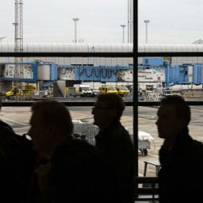 Den Korte Avis | Ejer af guldsmedeforretning anholdt i Københavns Lufthavn – sigtet for hvidvask for 50 mia. kr. via Dubai