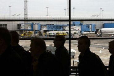 Den Korte Avis | Ejer af guldsmedeforretning anholdt i Københavns Lufthavn – sigtet for hvidvask for 50 mia. kr. via Dubai
