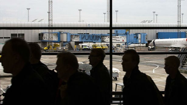 Den Korte Avis | Ejer af guldsmedeforretning anholdt i Københavns Lufthavn – sigtet for hvidvask for 50 mia. kr. via Dubai