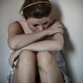 Den Korte Avis | Voldtægt af mindreårig pige på skoletoilet og overgreb på to kvindelige taxakunder – bliver han dømt, står en 39-årig mand til mange års fængsel