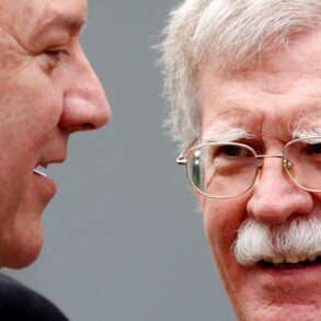 FBI ransagede John Boltons hus