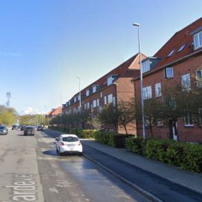 Den Korte Avis | Efter brutalt overfald er 56årig mands tilstand nu stabil – en mand og en kvinde er anholdt og sigtet grov vold