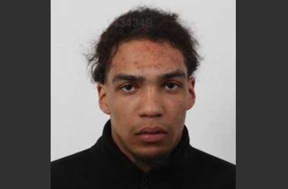 Den Korte Avis | Khalid Abas Elmi og Oliver Kuya Skytt efterlyses nu for overfald med macheter i det centrale Aalborg