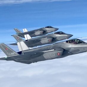 Den Korte Avis | NATO reagerer skarpt efter russisk angreb på Polen – Danmark yder vigtigt bidrag til kampen mod Putin