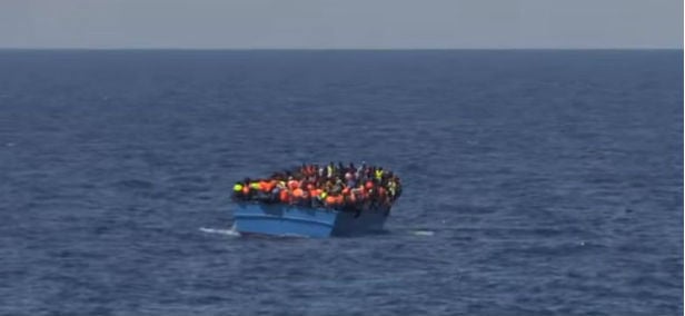 Den Korte Avis | På vej over Middelhavet kan 50 migranter være smidt over bord mistænkt for at være hekse – 19 er anholdt