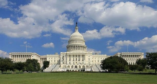 Den Korte Avis | Risiko for nedlukning af den amerikanske stat