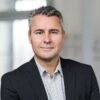 Den Korte Avis | Sass Larsen idømt fire måneders fængsel for at besidde overgrebsmateriale med børn– retten købte ikke hans forklaring om en mand i en grøn sofa