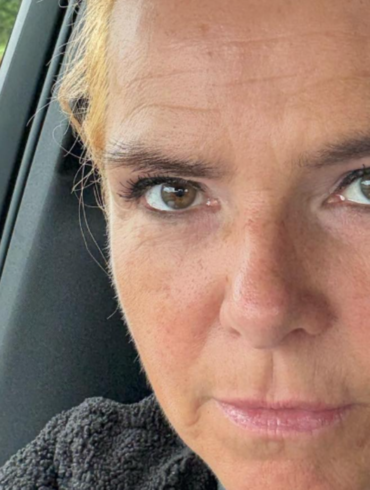 Den Korte Avis | To indvandrermænd i kassevogn forsøgte at presse Inger Støjbergs bil ud i autoværn – nu er en mistænkt anholdt