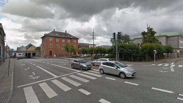 Den Korte Avis | To rumænske mænd brød ind i hus og overfaldt og røvede to kvinder med jernrør og økse