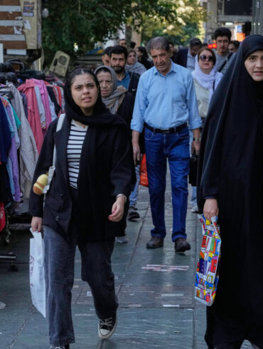 Iran lider ydmygende nederlag; sanktioner genindført i weekenden