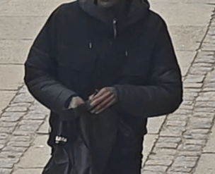 Overfald: Khalid Abas Abdi Elmi og Oliver Kuya Skytt efterlyses