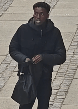 Overfald: Khalid Abas Abdi Elmi og Oliver Kuya Skytt efterlyses