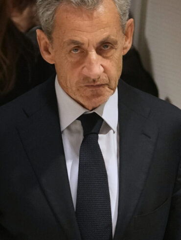 Sarkozy får fem år bag tremmer